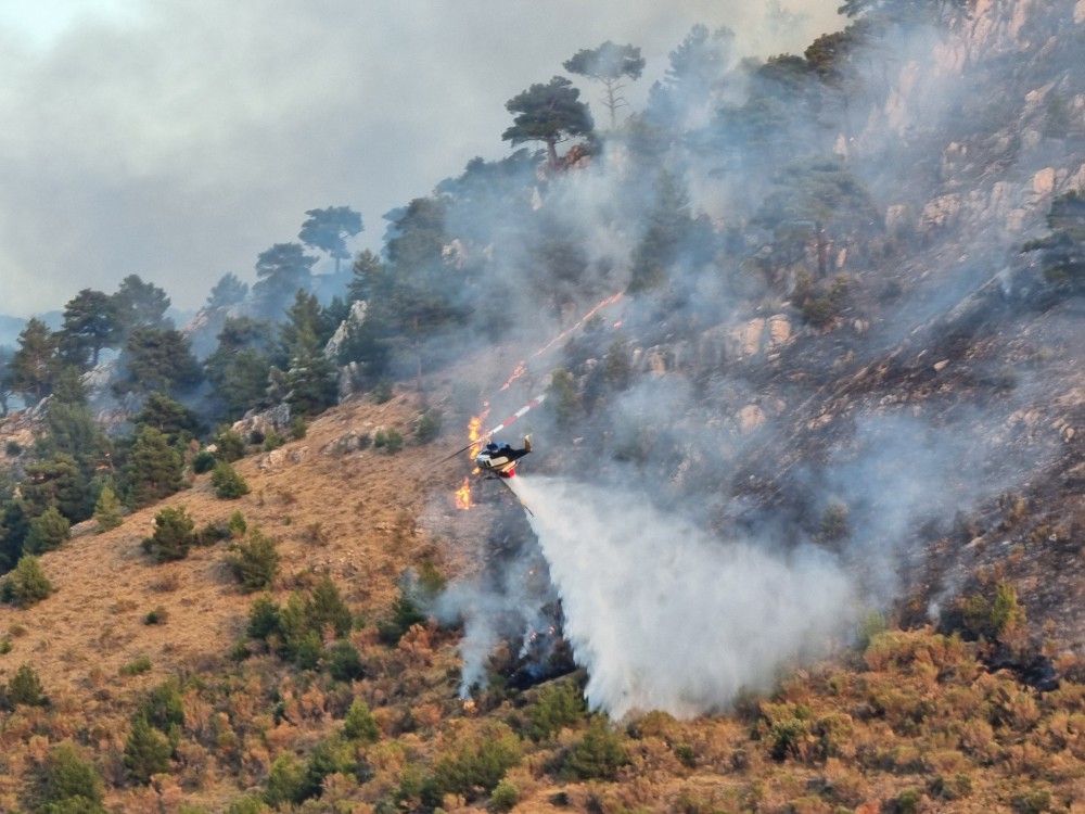 Φωτιά στη Σύρο: μήνυμα του 112 - Εκκενώστε από Χρούσα προς Βάρη